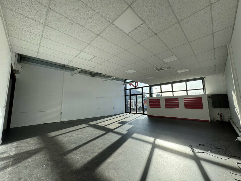 Location local commercial 177.09 m² non divisibles