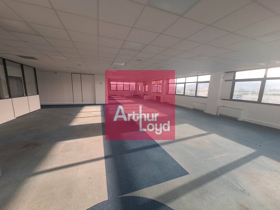 COURNON D'AUVERGNE   A PROXIMITE DU ZENITH A LOUER BUREAUX 295M² 