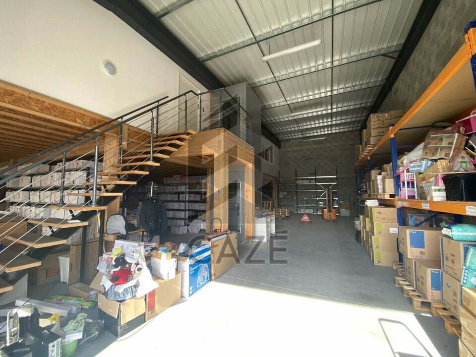 LOCAUX D'ACTIVITES A VENDRE