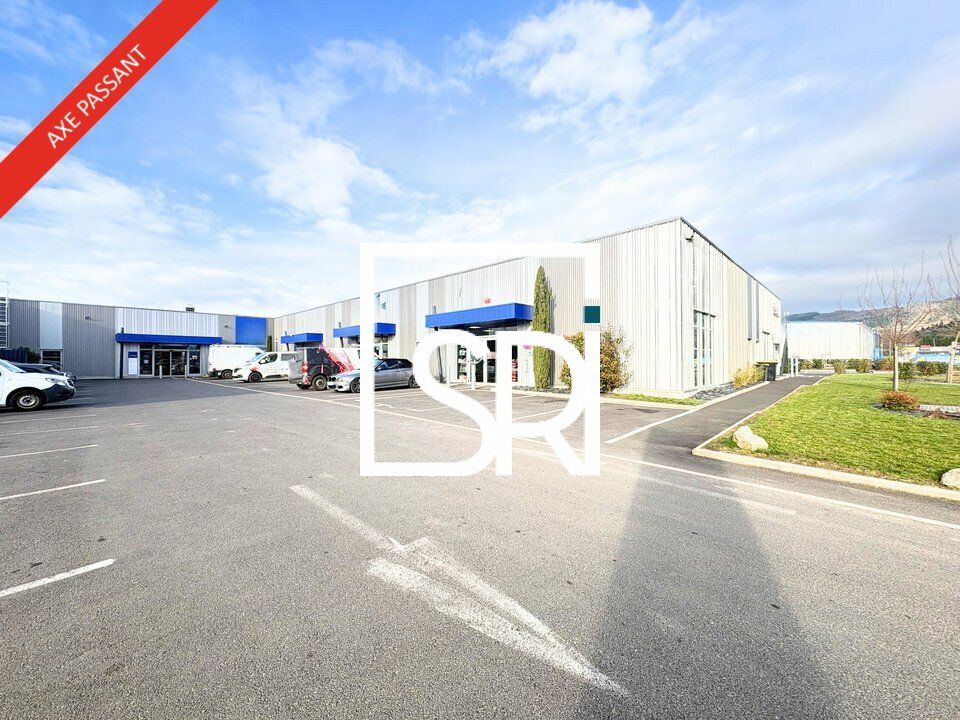 Location local commercial 157 m² non divisibles