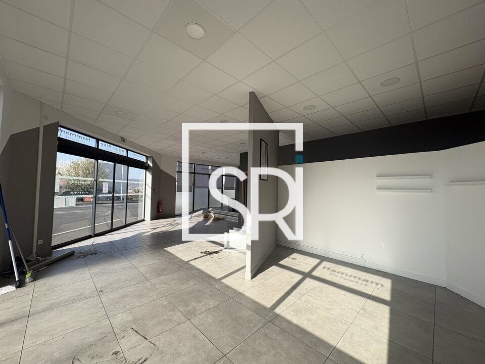 A LOUER - LOCAL COMMERCIAL 200 M² - AXE PASSANT - COURNON D'AUVERGNE