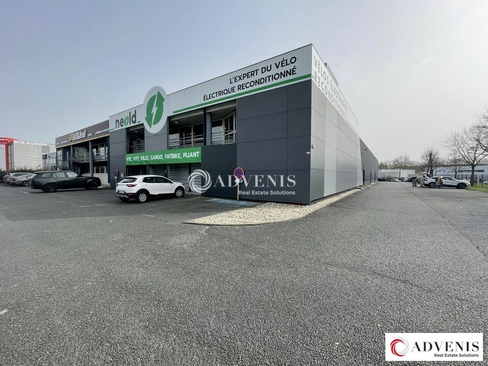 Location local commercial 2100 m² non divisibles
