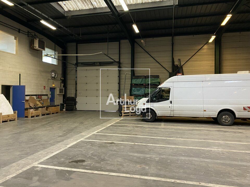 Location entrepot 735 m² non divisibles