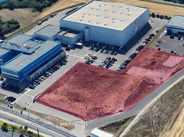 Valoris Real Estate vous propose à la vente un terrain situé à Rillieux, à proximité des axes routiers et du Boulevard Périphérique.