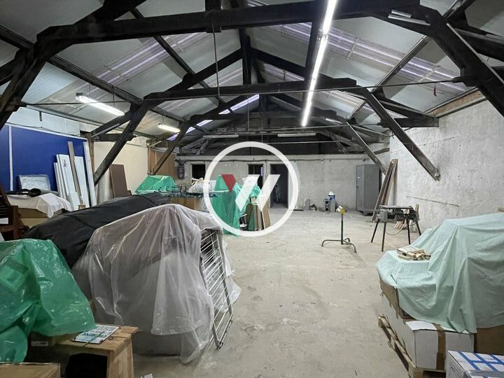 Location local d''activites 157 m² non divisibles