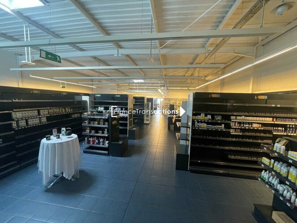 Location local commercial 500 m² divisibles à partir de 350 m²