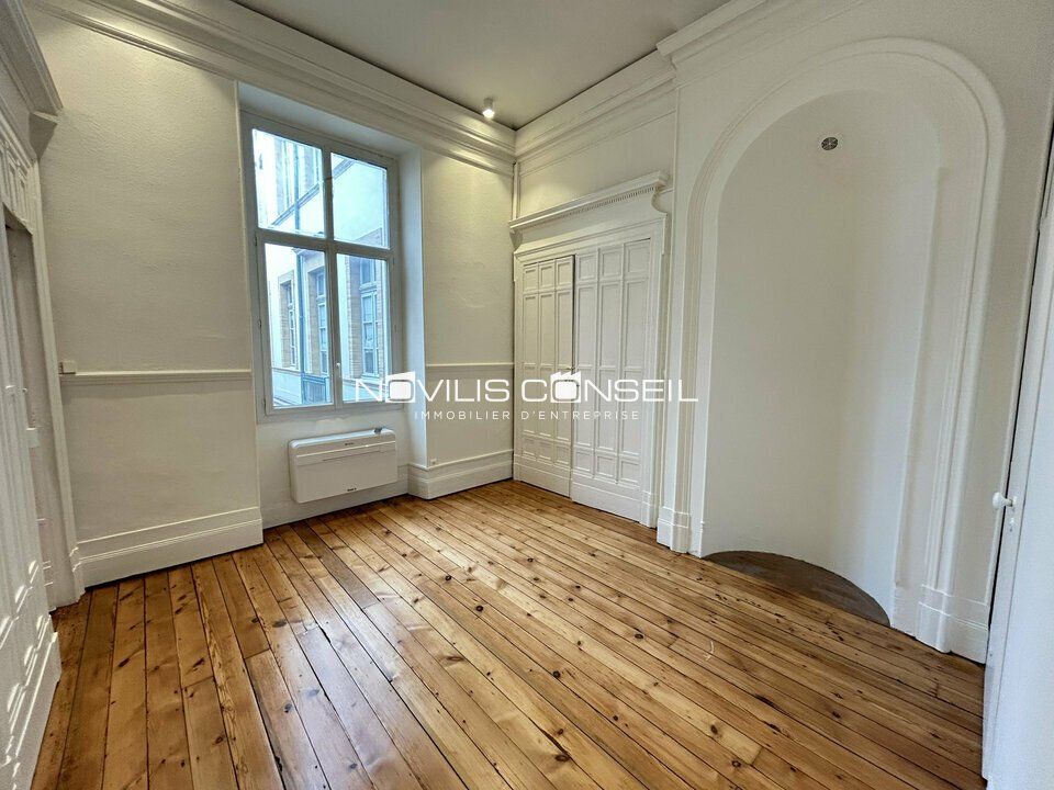 Location bureaux 65 m² non divisibles