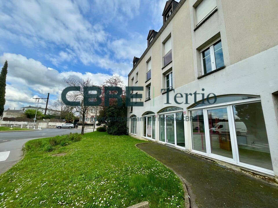 Location local commercial 161 m² non divisibles