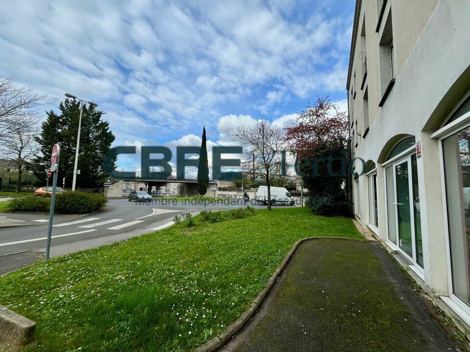 LOCAL COMMERCIAL / TOURS PROCHE GARE