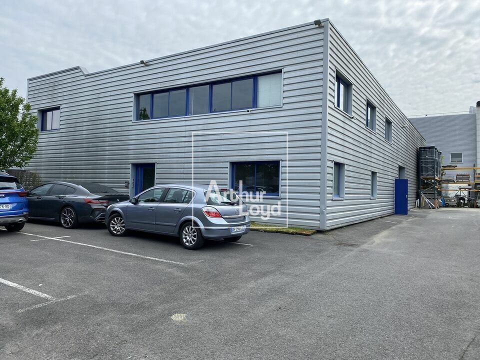 Location entrepot 690 m² non divisibles