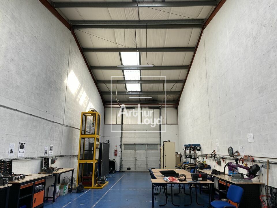 Location entrepot 528 m² divisibles à partir de 176 m²