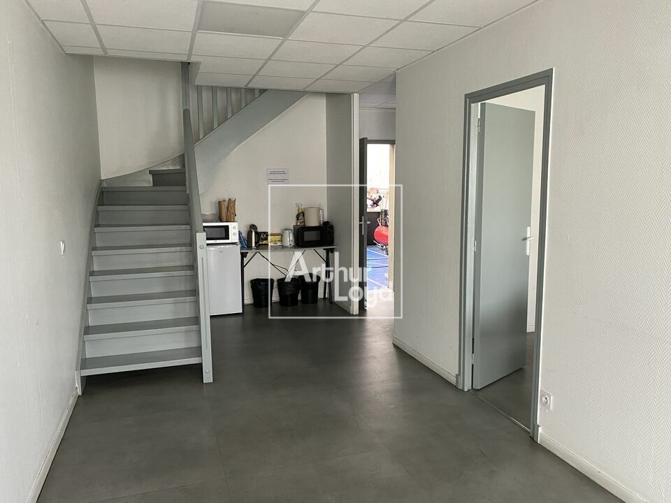 Zone Franche - A Louer Locaux d' activités