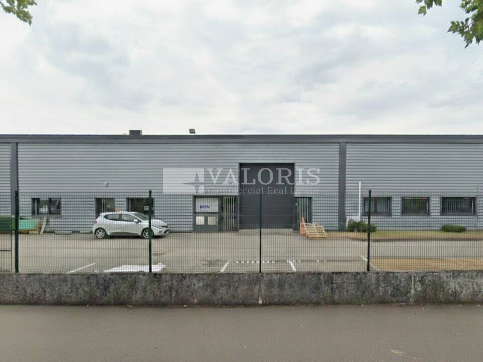 Location local d''activites 200 m² non divisibles