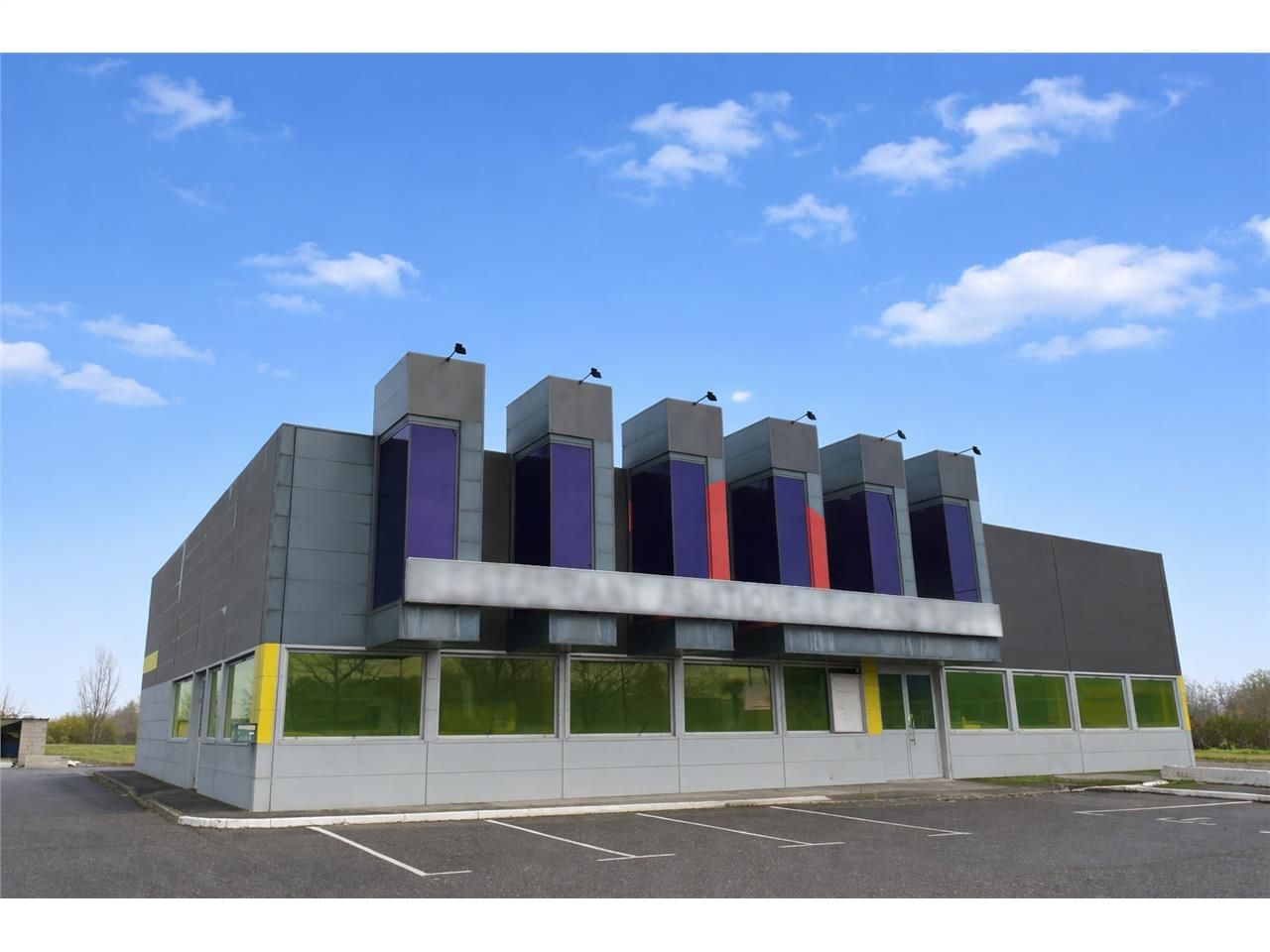 Location local commercial 390.00 m² à MONTAUBAN