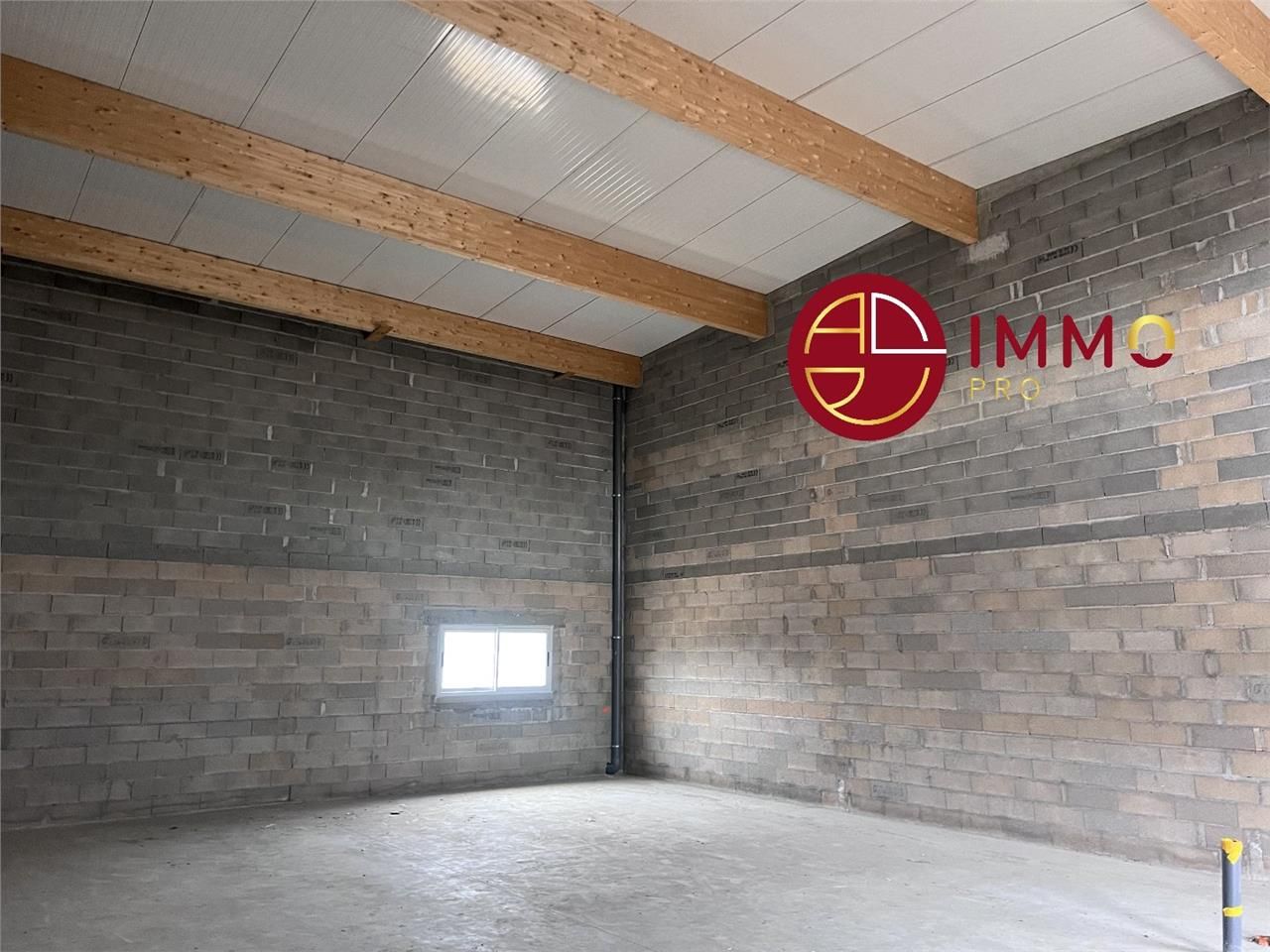 Location local 130 m² à GARIDECH