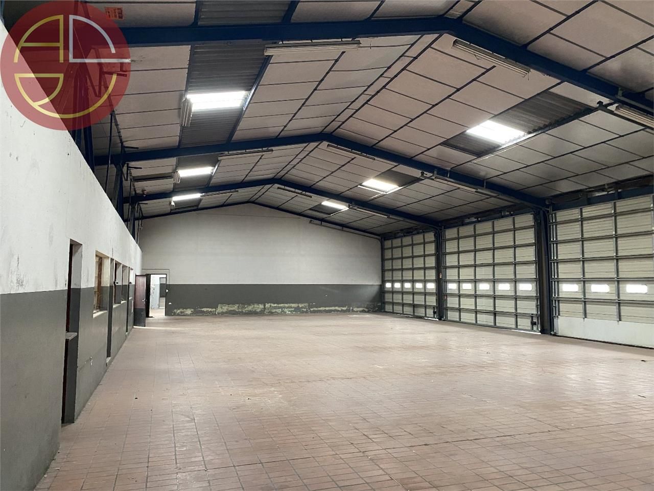 Location local 1374 m² à MURET