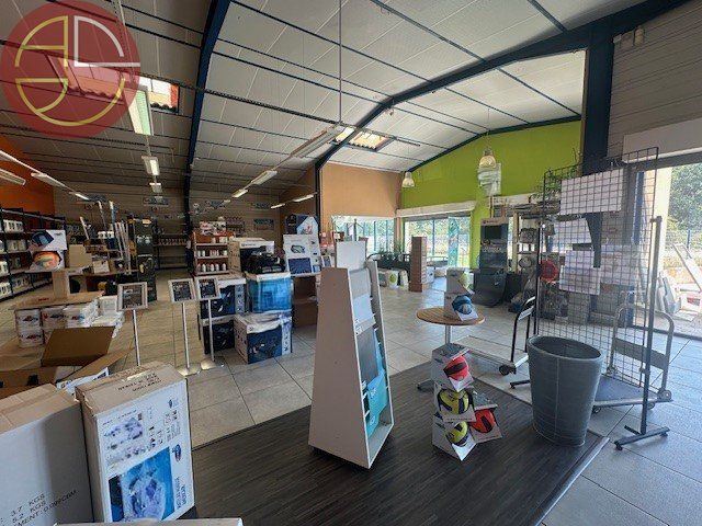 Location local commercial 525 m² à CORNEBARRIEU