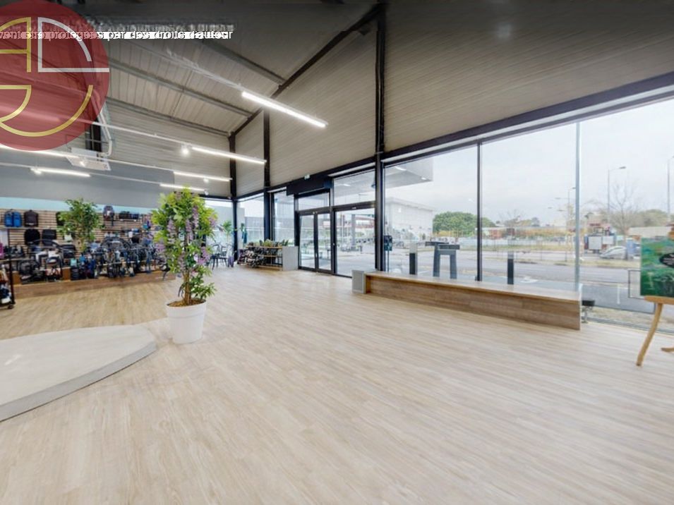 Location local commercial 500 m² à COLOMIERS