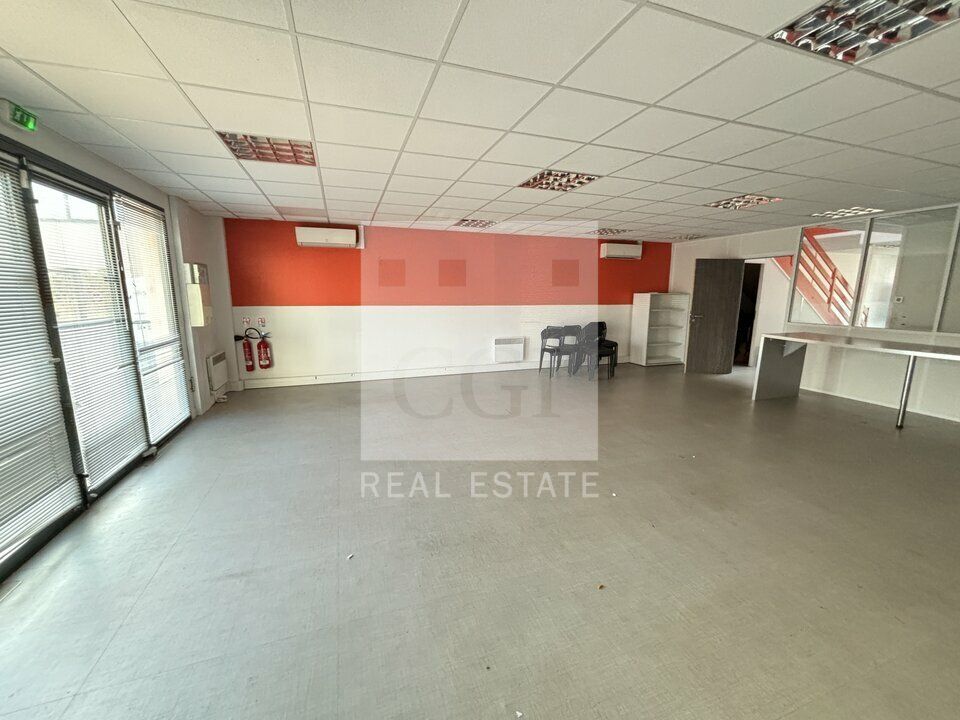 A LOUER - BUREAUX SPACIEUX ET CLIMATISES - EST LYONNAIS