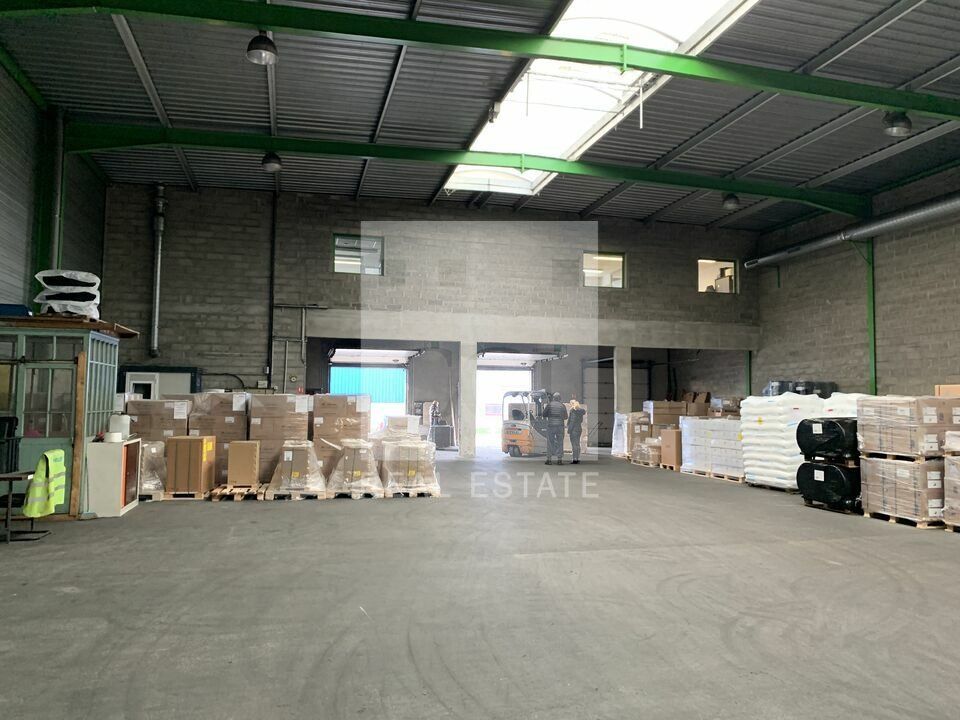 À LOUER – LOCAL D'ACTIVITÉS 1 095 m² – GENAS