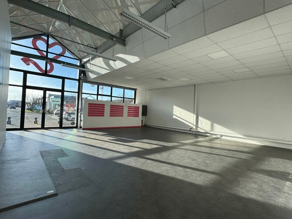 Vente local commercial 180 m² non divisibles