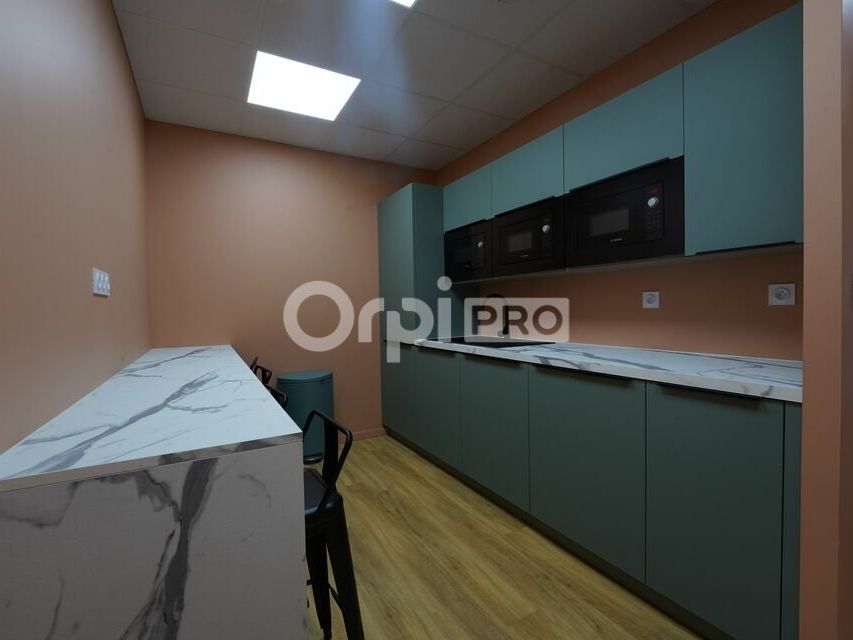 BUREAUX A LOUER - 42 m² - VAULX EN VELIN