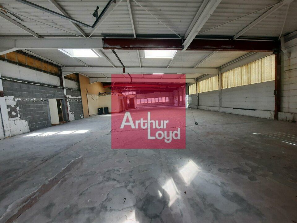 CLERMONT - FERRAND ZONE DU BREZET  A VENDRE LOCAL ACTIVITE 1272 M²  