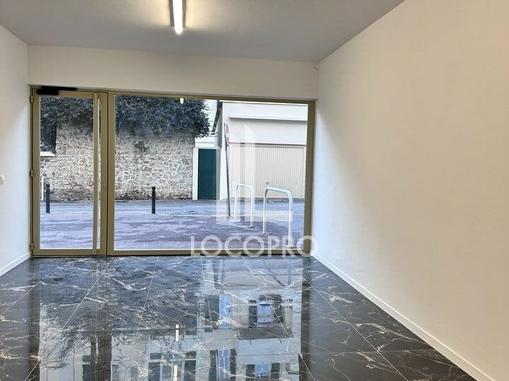 A LOUER - LOCAL COMMERCIAL - 78 M2 - CANNES