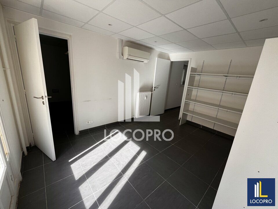 A LOUER - LOCAL COMMERCIAL - 59 M2  - JUAN LES PINS 