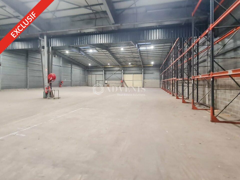 Halls logistiques avec accès rapide à la RN12