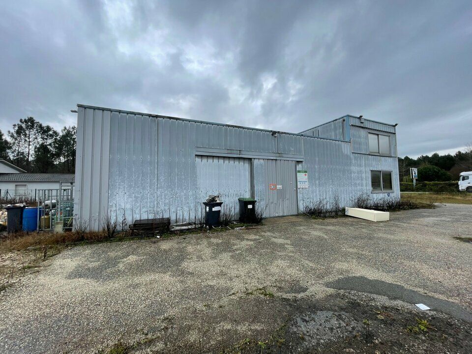 Location local d''activites 330 m² non divisibles