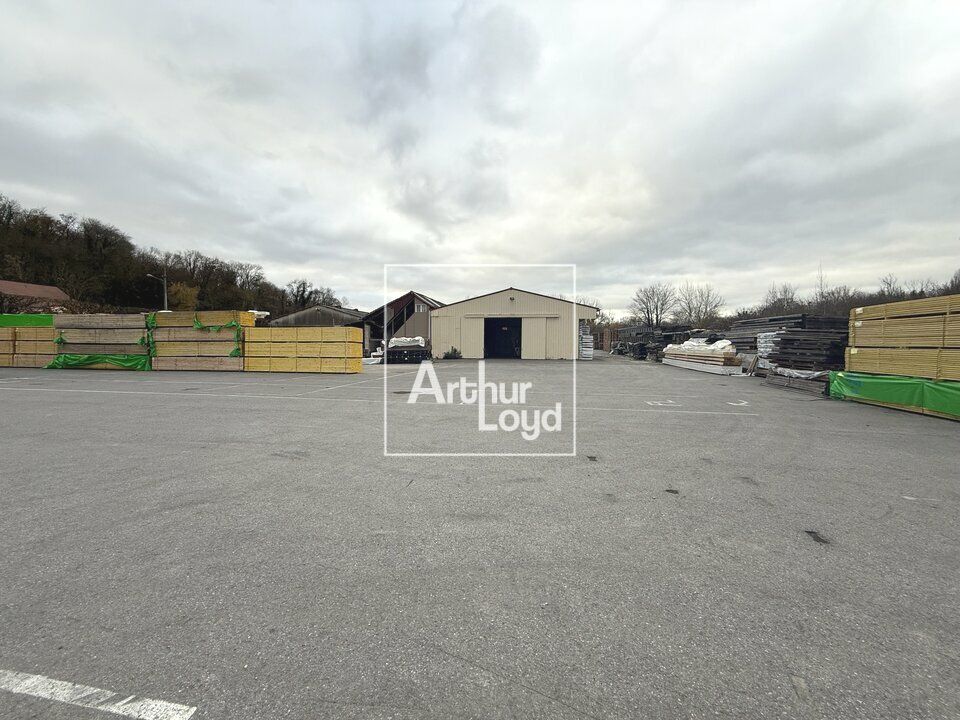 Location local d''activites 850 m² non divisibles