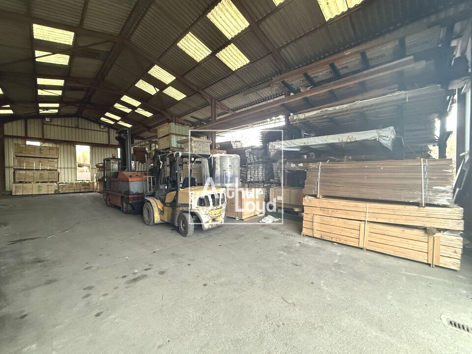 TERRAIN COMMERCIAL - LOCAUX STOCKAGE - ESBLY