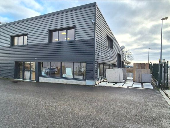 Location local d''activites 320 m² non divisibles