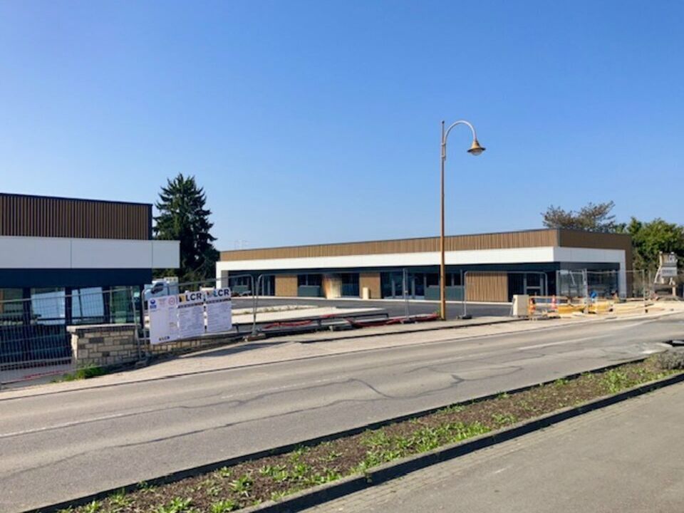 Location local commercial 1043 m² divisibles à partir de 120 m²