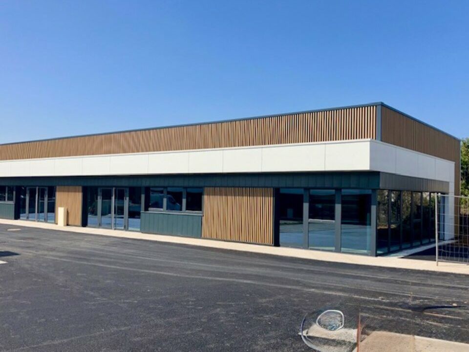 CELLULES COMMERCIALES NEUVES A LOUER - CENTRE VILLE GENLIS