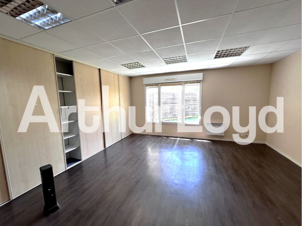 Location bureaux 212.19 m² à EPRON