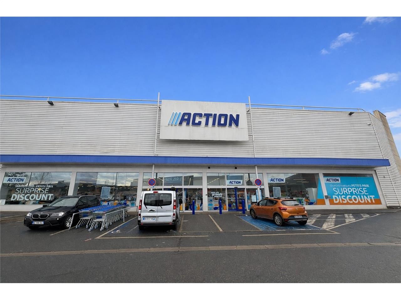 Location local commercial 2046 m² à Sainte-Geneviève-des-Bois