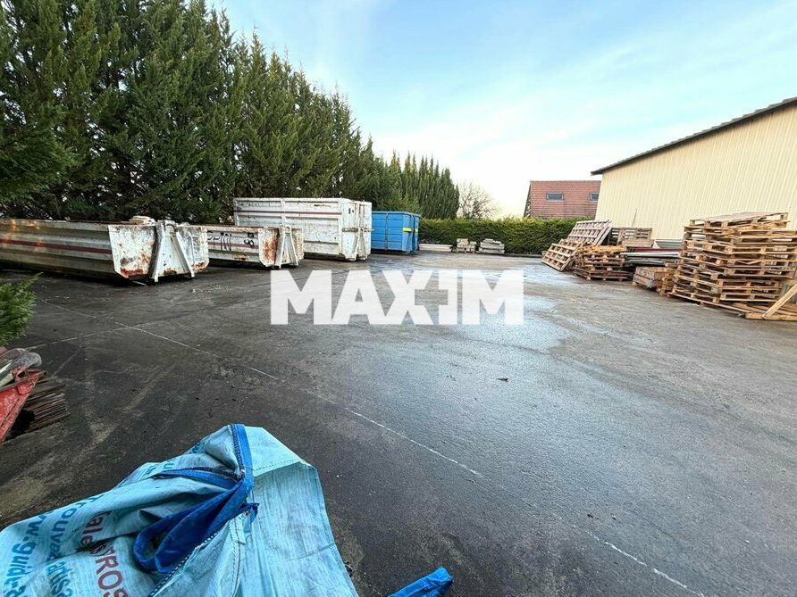 Locaux d'activités multi-cellules avec stationnement et stockage