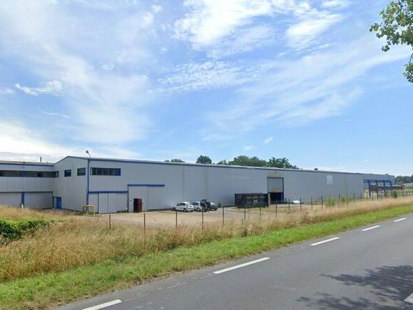 Location local d''activites 3300 m² divisibles à partir de 1480 m²