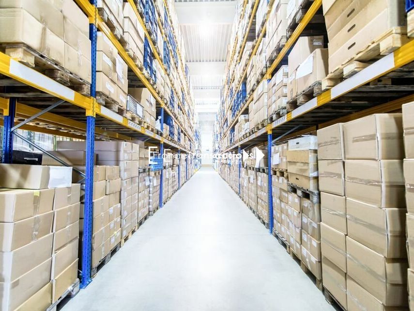 Location local d''activites 400 m² non divisibles