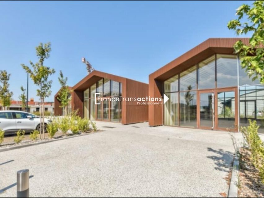 Location local commercial 378 m² non divisibles