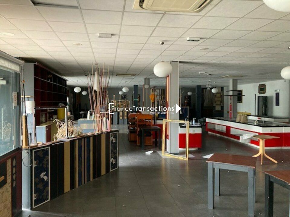 Location local commercial 275 m² non divisibles