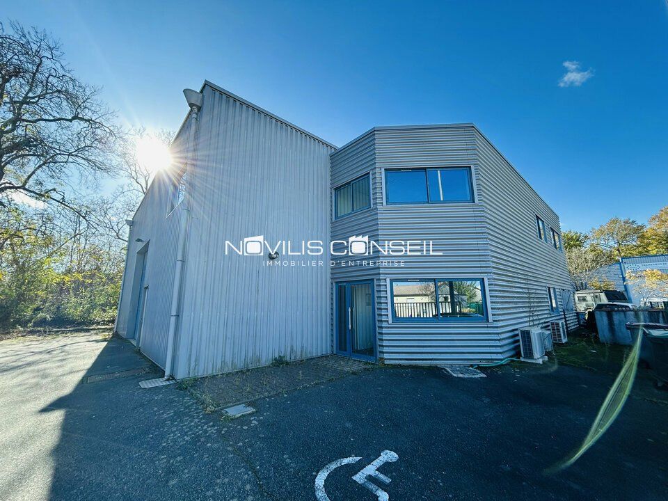 Location local d''activites 313 m² non divisibles