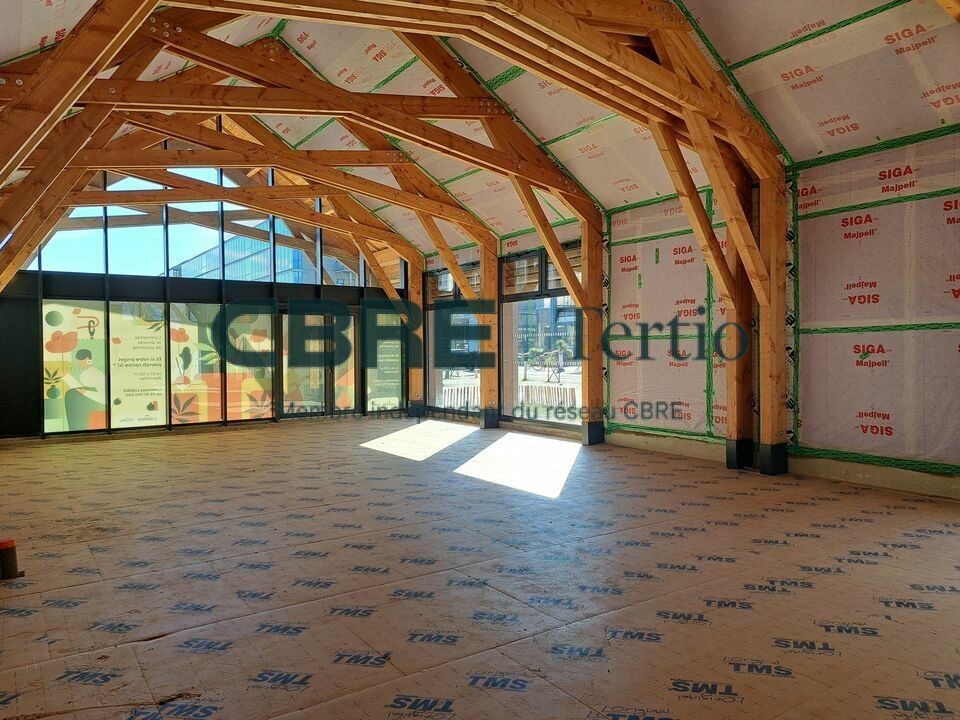 Location local commercial 135 m² divisibles à partir de 56 m²