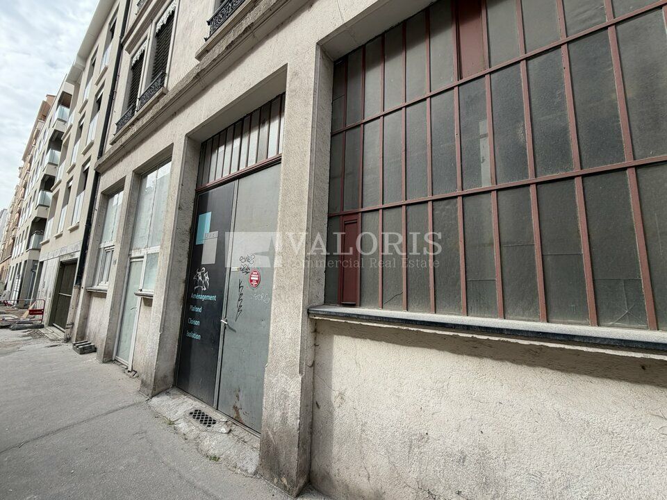 Valoris Real Estate vous propose à la location un local commercial d'une surface de 186.58 m² à Villeurbanne dans le quartier des Gratte-Ciel.