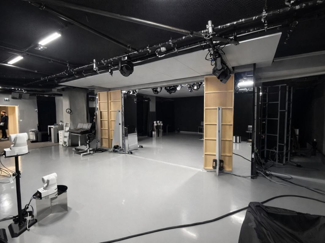 Location local commercial 877 m² non divisibles