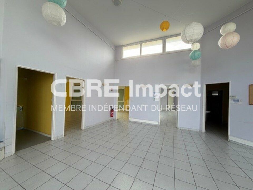 Location local commercial 132 m² non divisibles