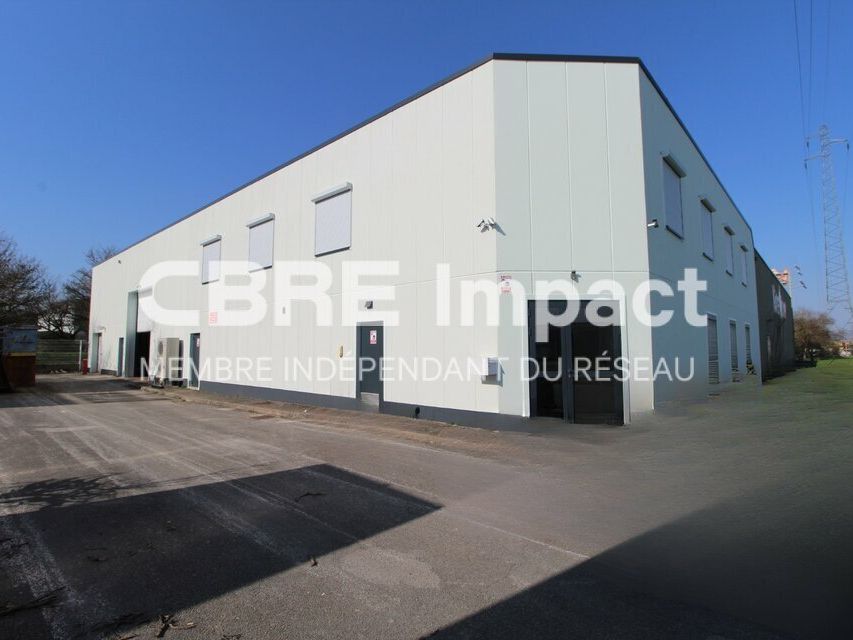 Location local d''activites 810 m² non divisibles