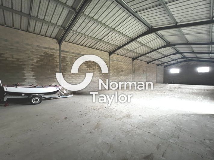 Location local d''activites 300 m² non divisibles